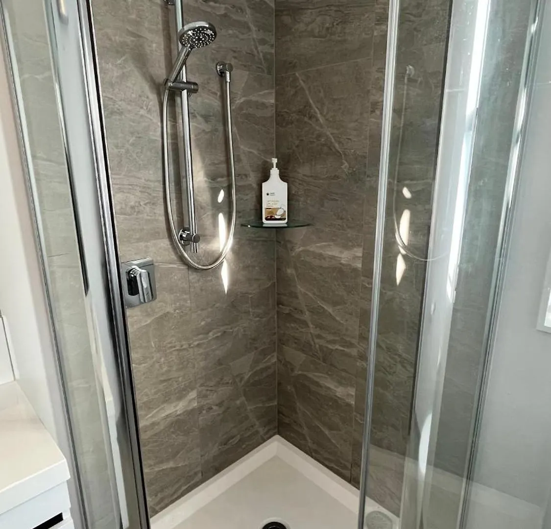 Luxury 2 Bedroom By St James Park Christchurch