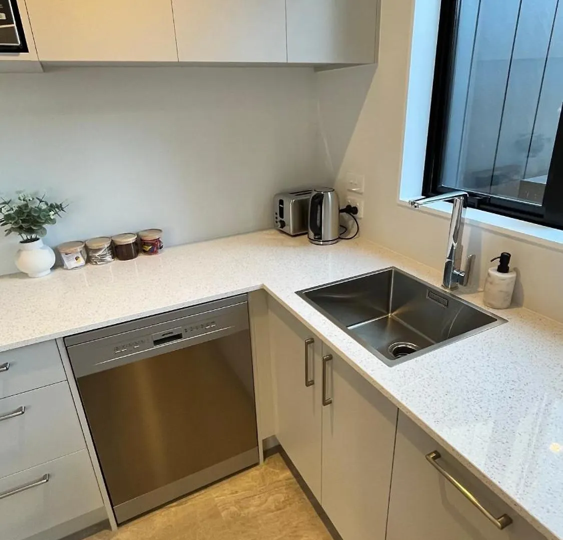 Luxury 2 Bedroom By St James Park Крайстчёрч Дом отдыха
